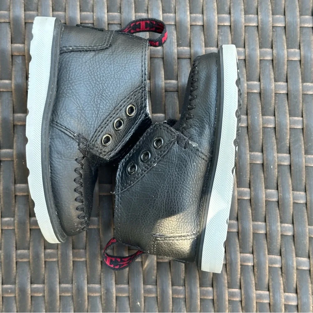 Toms Black Chukka Boots, Size 5 Toddler, Hook and Loop Slip On, Kids Shoes